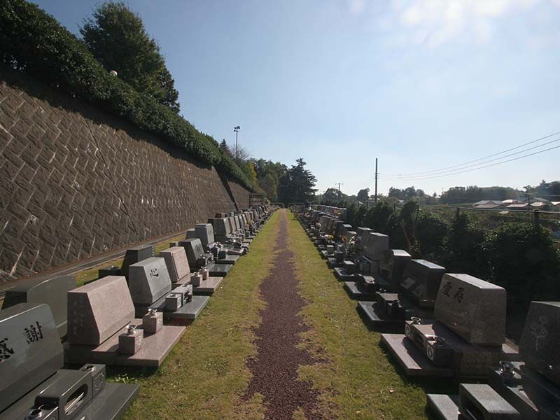 メモリアルヒルズ湘南　陽当たりのよい墓域