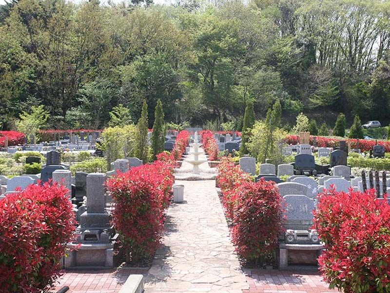 サンメモリアル東京　日当たりの良い公園墓地の風景
