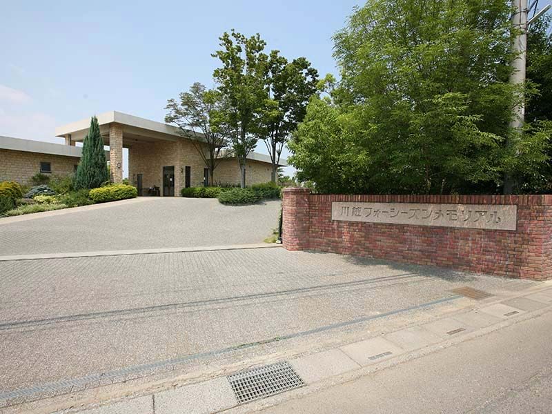 川越フォーシーズンメモリアル　モダンなレンガ造りの入り口