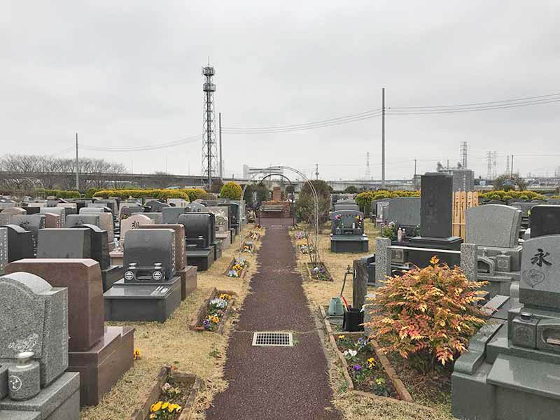 芝生の霊園あさか野　ゆとりある広さの墓域