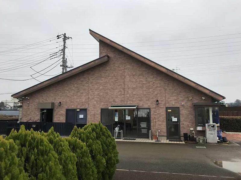 芝生の霊園あさか野　管理棟正面