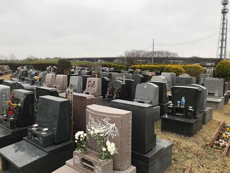 芝生の霊園あさか野　区画整理された墓域