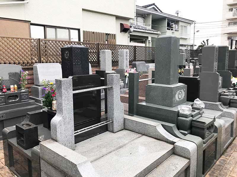 早稲田墓苑　和型・洋型の墓石が建立