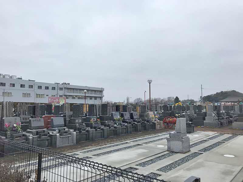 メモリアルガーデン朝霞　和型・洋型の墓石が建立