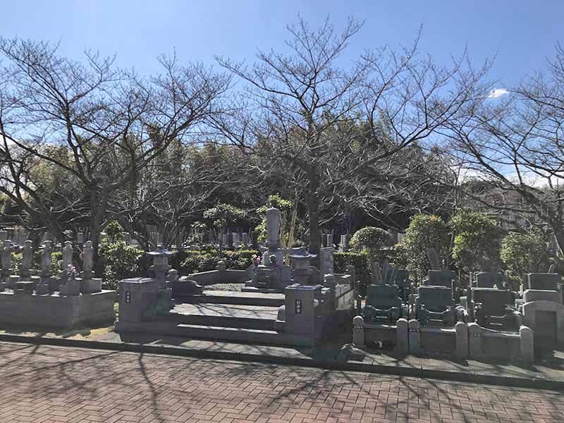 庄和苑　手入れが行き届いている霊苑