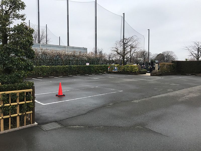 新座さくら浄苑　駐車スペースから入りやすい霊苑内