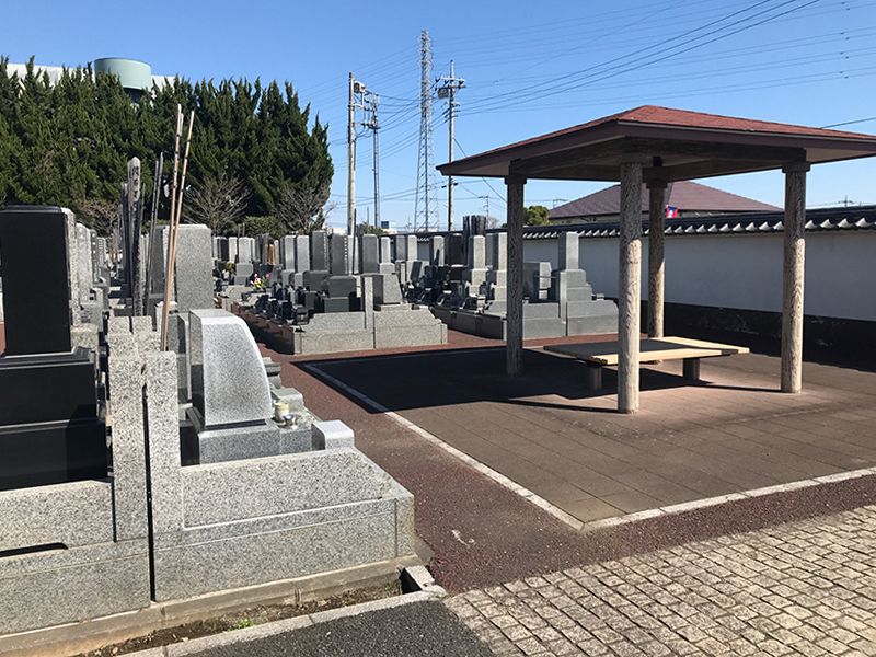 越谷中央霊園　霊園内の東屋