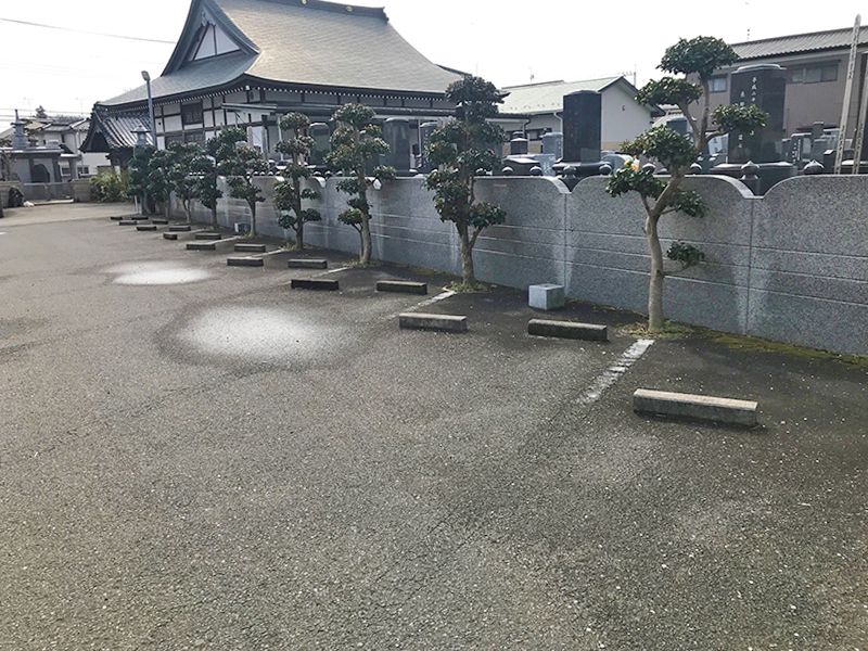 櫻墓苑　霊苑に併設されている駐車スペース