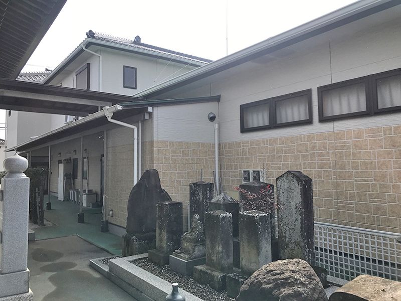 櫻墓苑　管理棟横の石碑