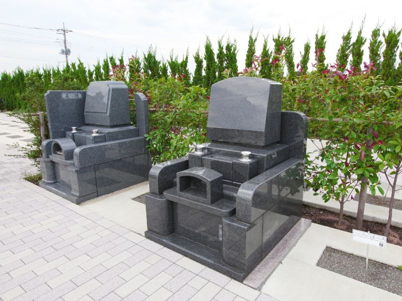 座間霊園 天空の郷　前後左右にスペースがある「優雅墓所」