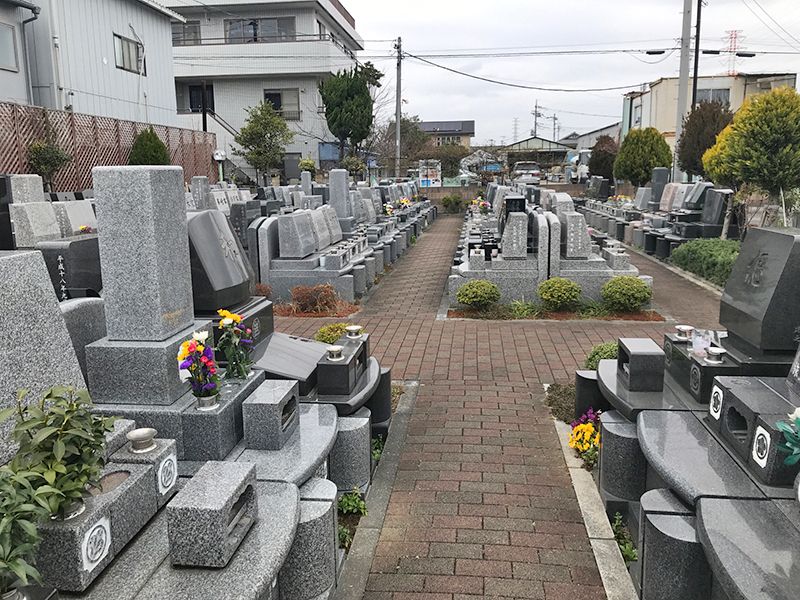 新三郷シティメモリアル　参道はバリアフリー