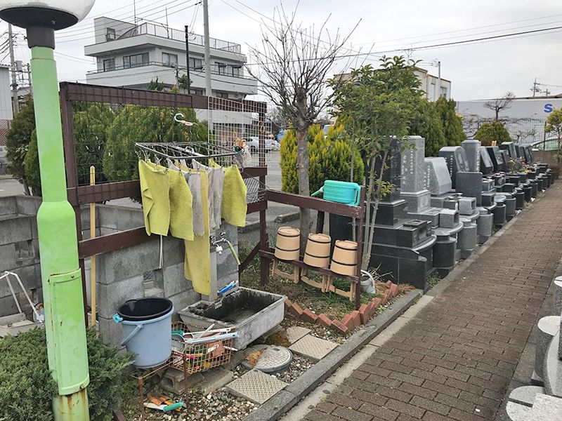 新三郷シティメモリアル　用意されている桶や掃除用具