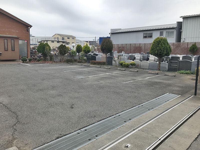 新三郷シティメモリアル　駐車場も完備