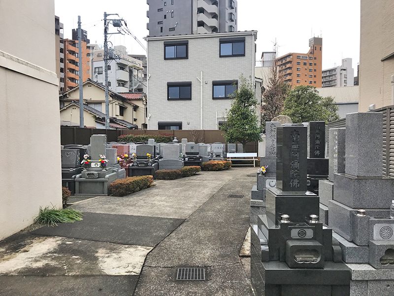 洗心浄苑　和式洋式の墓石が混在する墓域