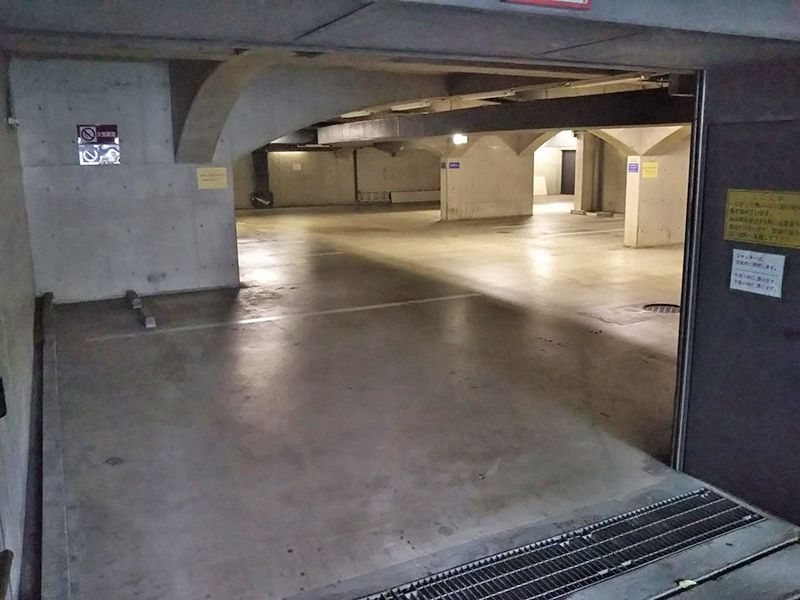 東京カテドラル納骨堂 高輪分室(クリプト高輪)　平坦なバリアフリー駐車場