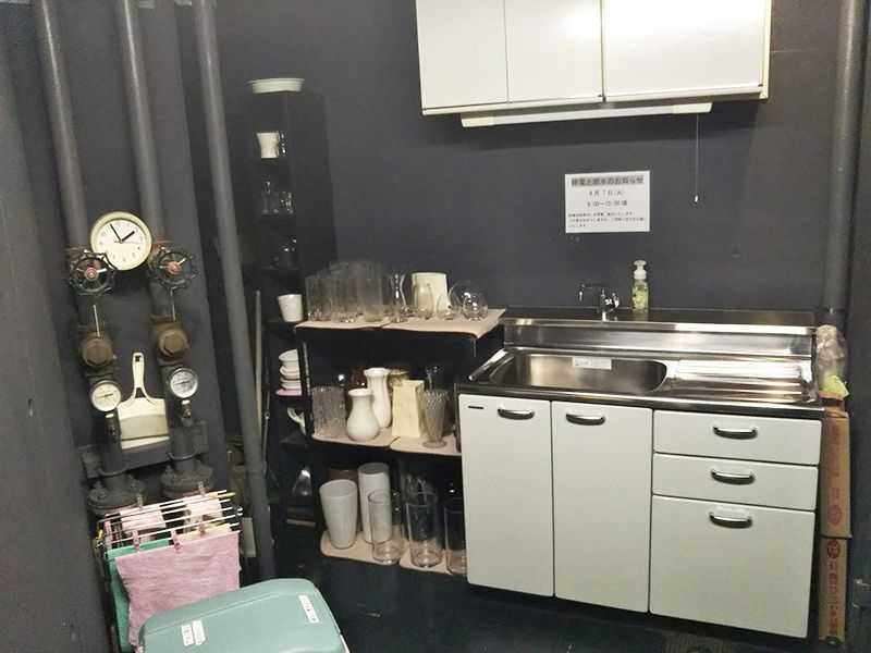 東京カテドラル納骨堂 高輪分室(クリプト高輪)　道具のそろった水汲み場