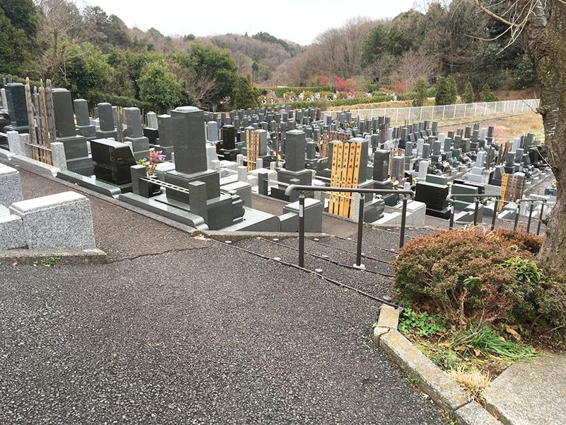 多摩さくら浄苑　緑に囲まれた墓域