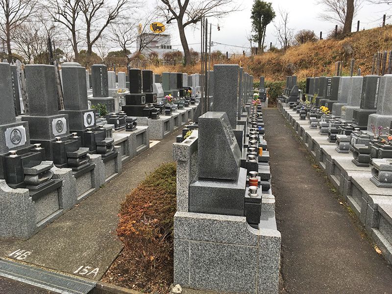 多摩さくら浄苑　様々なタイプの墓石