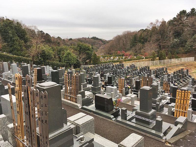 多摩さくら浄苑　自然の中の開放的な墓域