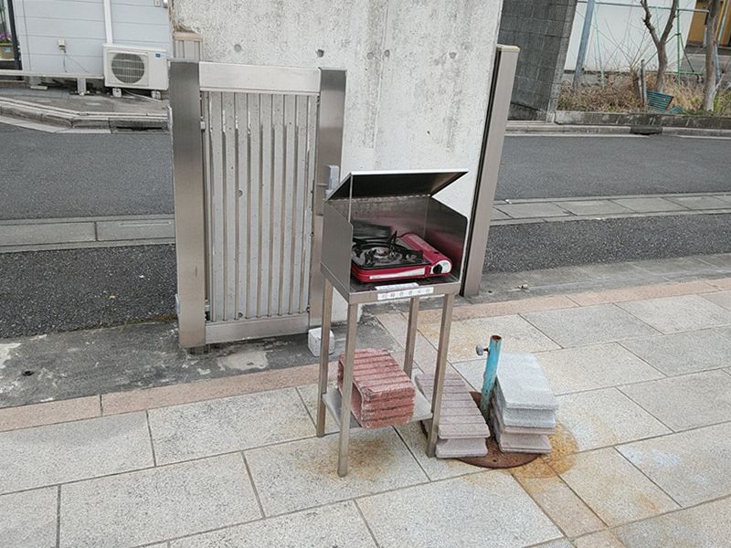 西浦和霊園 櫻聖陵　風除けのあるお線香着火台