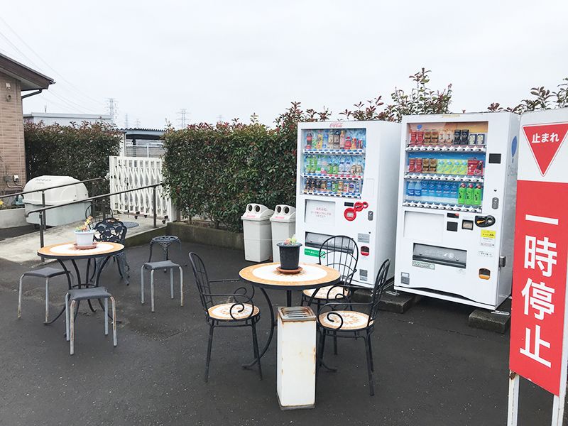 新座墓苑　自動販売機完備の休憩スペース
