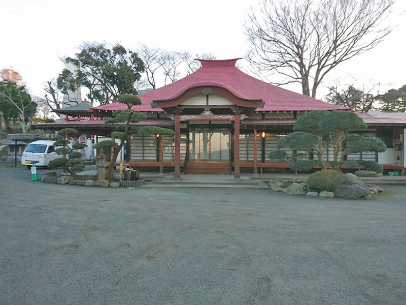 茅ヶ崎公園墓地　霊園内にある「白峰寺本堂」