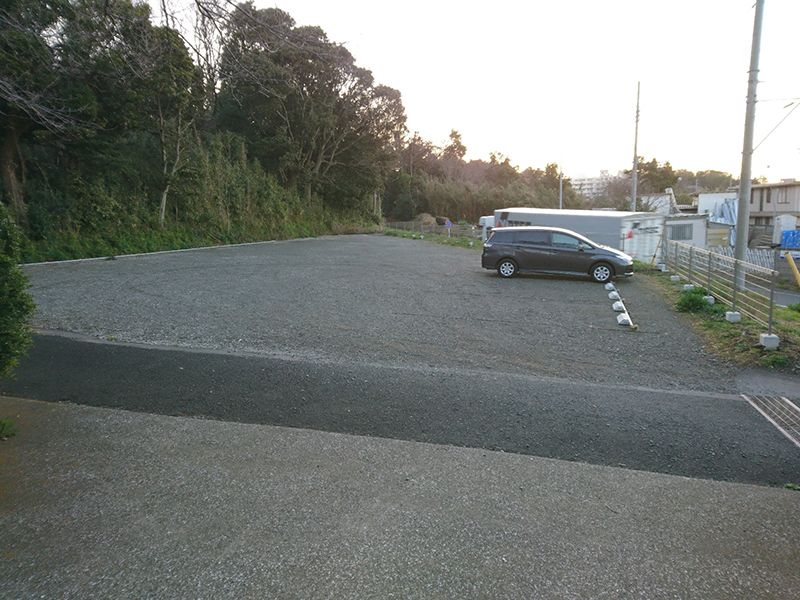 茅ヶ崎公園墓地　広々とした駐車場