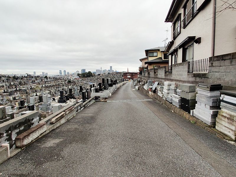 萬霊堂　和型墓石