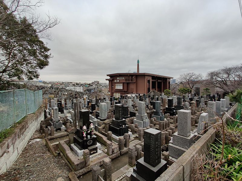 秋峰霊園　高台にある墓域