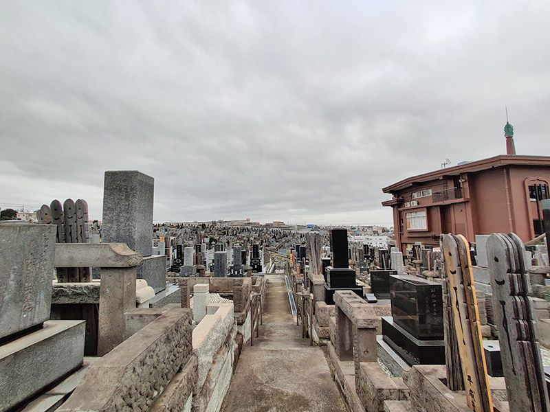秋峰霊園　広大な墓域