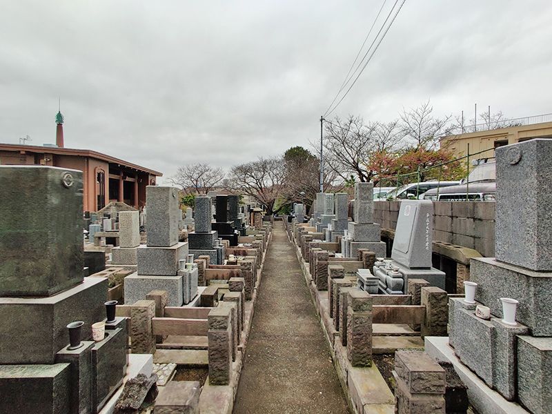 秋峰霊園　ゆとりのある参道