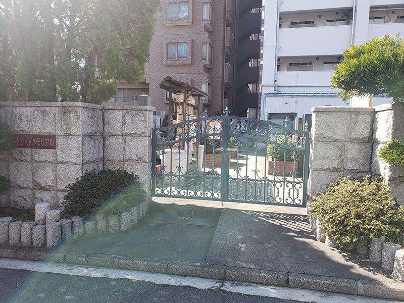 能満寺　霊園入り口