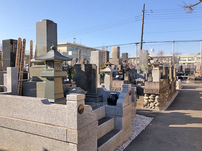 平等山 法田寺墓苑　日の当たる墓域