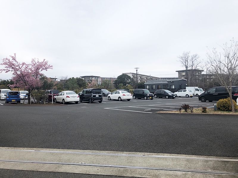 八千代悠久の郷霊園 永代供養墓　広々とした駐車スペース