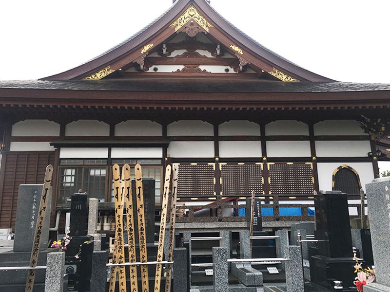 稲荷山 光明院　本堂横の墓域