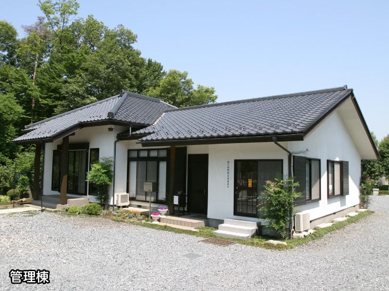 所沢緑の森霊園の管理棟