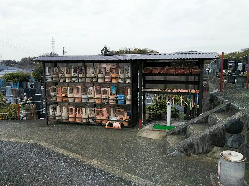 湘南泉霊園　参拝道具と水汲み場
