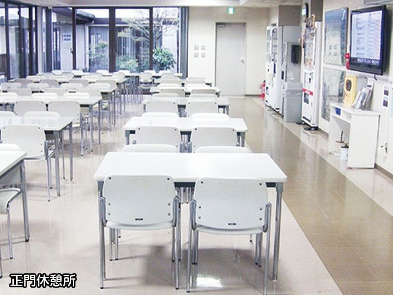 東京霊園　休憩施設内部