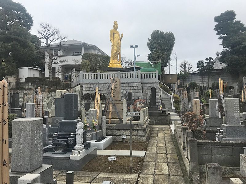 全生庵 観音霊苑 (納骨堂)　墓域を見守る観音様