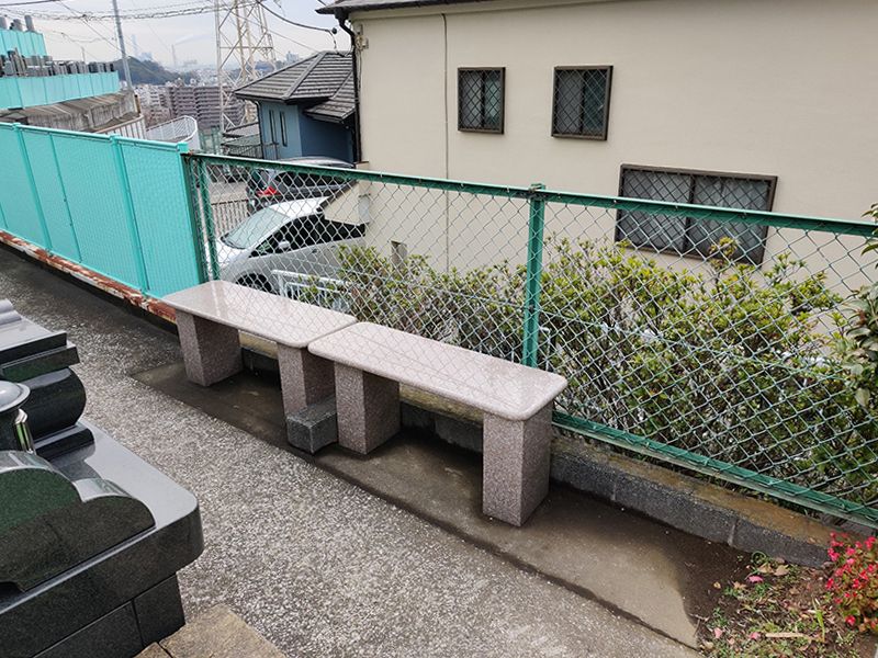 清水ヶ丘霊園 永代供養墓 紫雲陵　休憩ベンチ