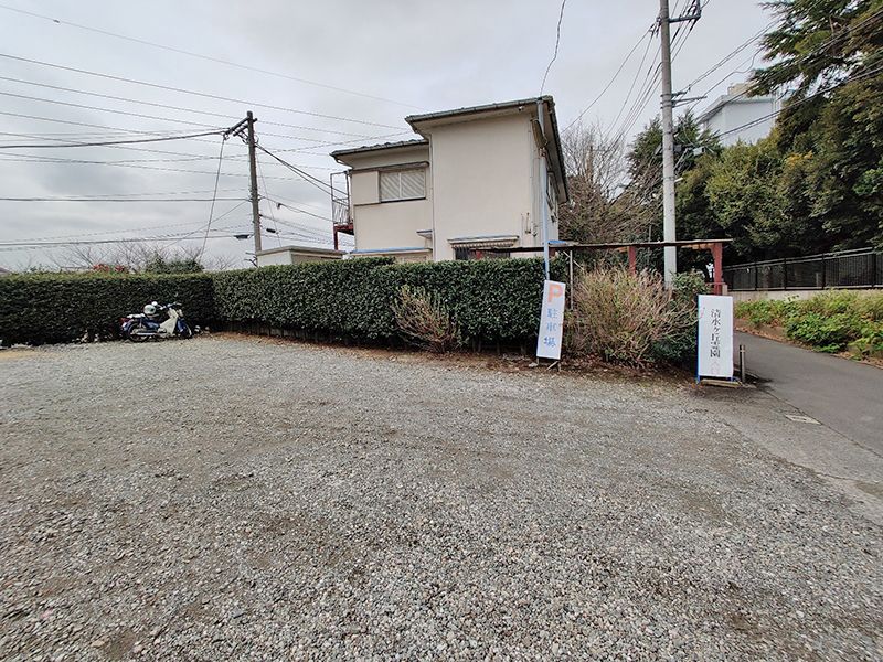 清水ヶ丘霊園 永代供養墓 紫雲陵　広い駐車場