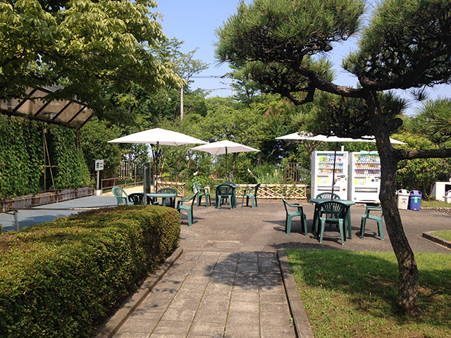 都立 八王子霊園　休憩所②