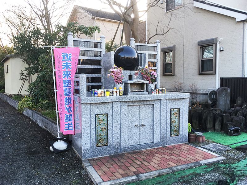 相模原フラワージュ　モダンな造りの墓石