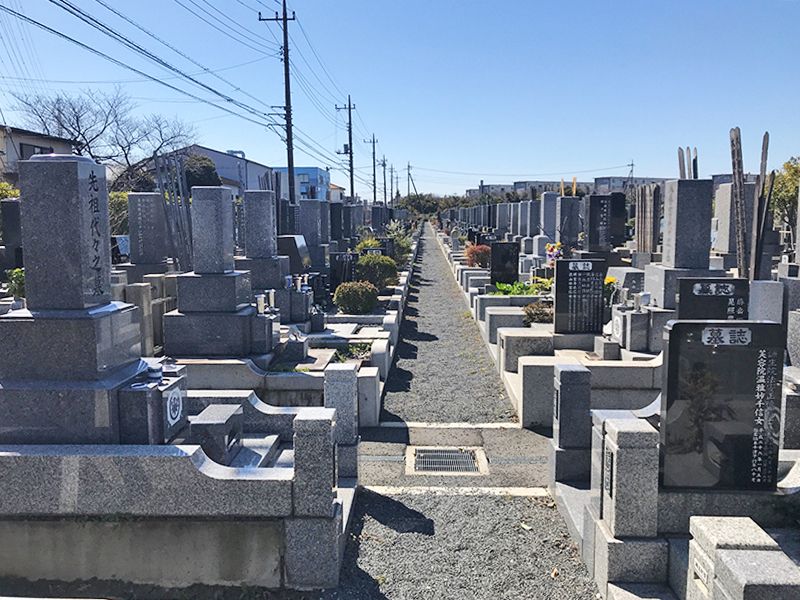 越谷霊廟　手入れが行き届いた墓域