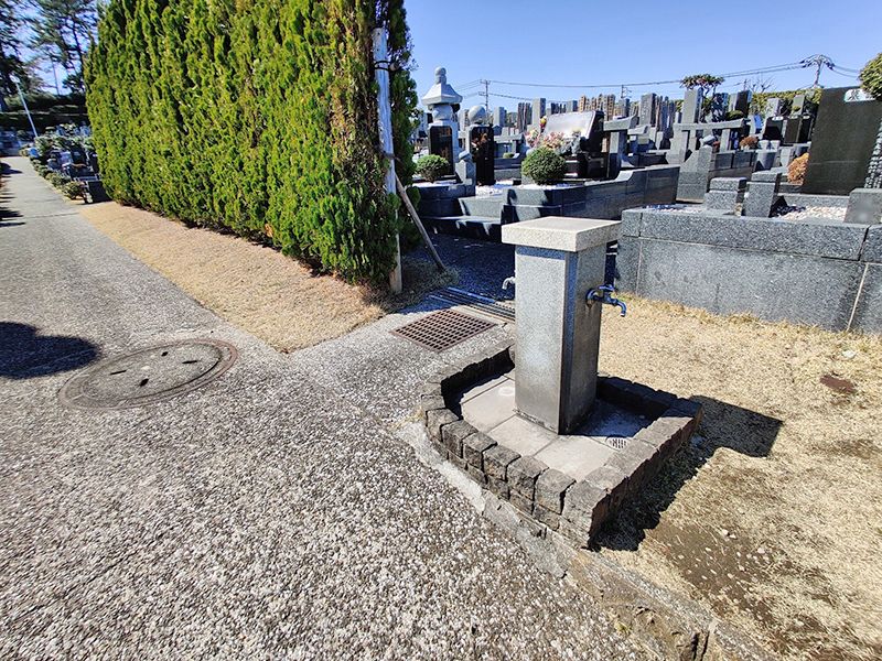 つばき霊園　水汲み場
