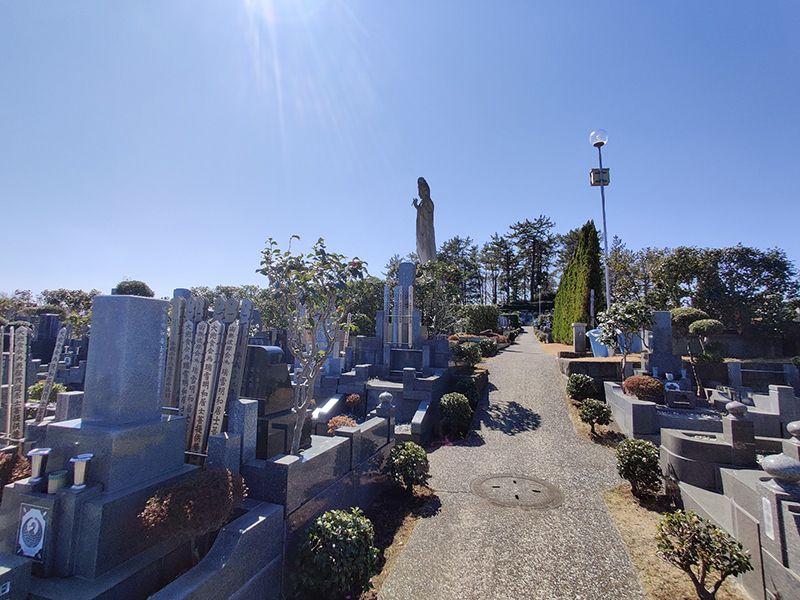つばき霊園　日当たりの良い霊園内