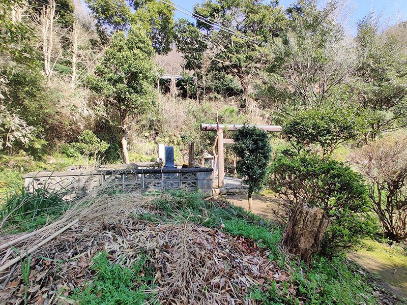 佐助共同墓地　木製の鳥居