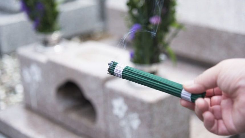 お墓参りのマナーを詳細解説!時期や頻度などの疑問を解消