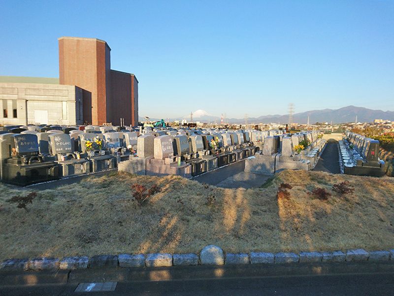 湘南公園墓地茅ヶ崎霊園　富士山を望める園内