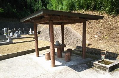 中屋谷第1墓園のあずまや